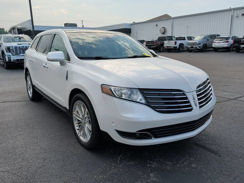 Used 2018 Lincoln MKT AWD w/ Technology Package image 4