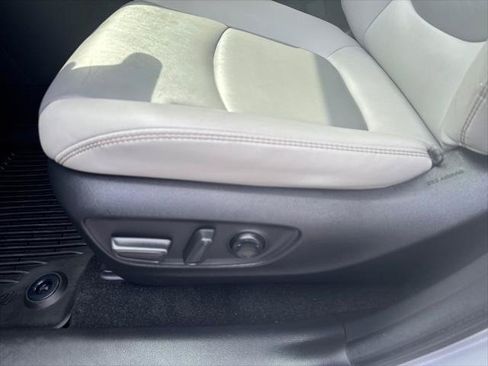 Used 2022 Toyota RAV4 XLE Premium AWD/4WD image 15