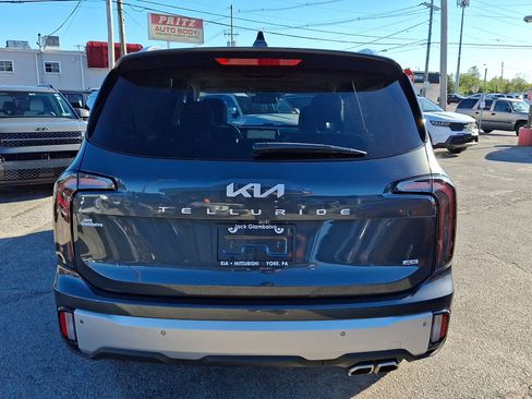 Used 2024 Kia Telluride EX w/ EX Captain's Chair Package image 6