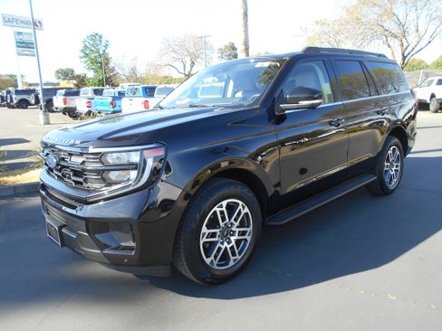 Certified 2025 Ford Expedition Active AWD/4WD image 1