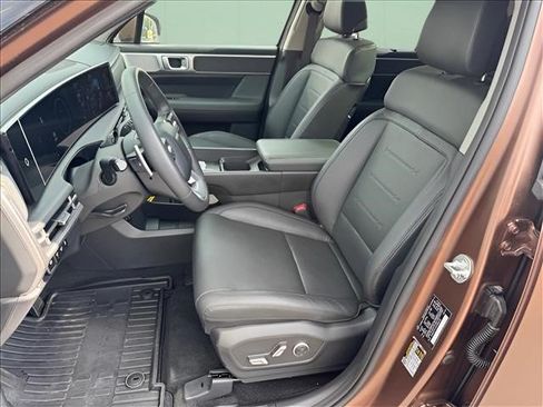 Used 2025 Hyundai Santa Fe Limited AWD/4WD image 6