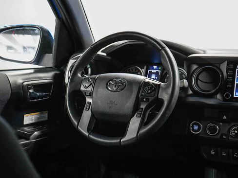 Certified 2020 Toyota Tacoma TRD Off-Road w/ Technology Package AWD/4WD image 16