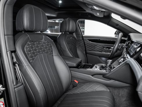 Used 2024 Bentley Flying Spur W12 image 30