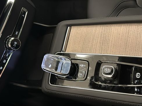 New 2026 Volvo XC90 T8 Plus w/ Protection Package Premier image 19