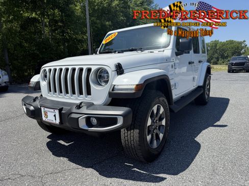 Used 2022 Jeep Wrangler Unlimited Sahara w/ LED Lighting Group AWD/4WD image 3