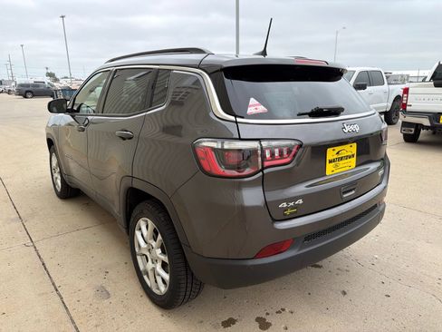 Used 2023 Jeep Compass Latitude w/ Sun and Sound Group AWD/4WD image 5