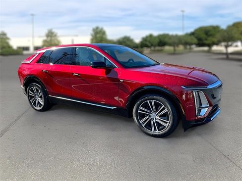 New 2026 Cadillac Lyriq Luxury image 1