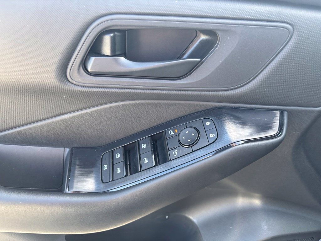 Certified 2026 Nissan Rogue S AWD/4WD image 10