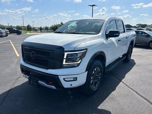 Used 2024 Nissan Titan PRO-4X w/ Pro-4x Convenience Package AWD/4WD image 7