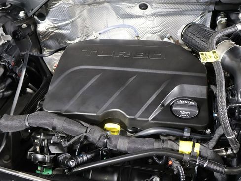 Used 2025 Chevrolet Trax LS w/ LS Convenience Package image 15