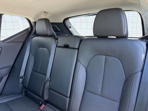 Used 2025 Volvo XC40 B5 Plus AWD/4WD image 19