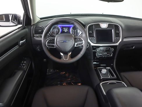 Used 2023 Chrysler 300 Touring w/ Sport Appearance Package image 31