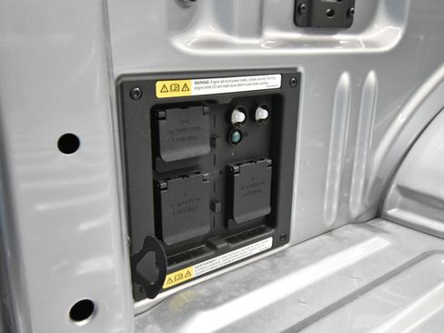 New 2025 Ford F150 Lariat w/ Equipment Group 502A High image 37