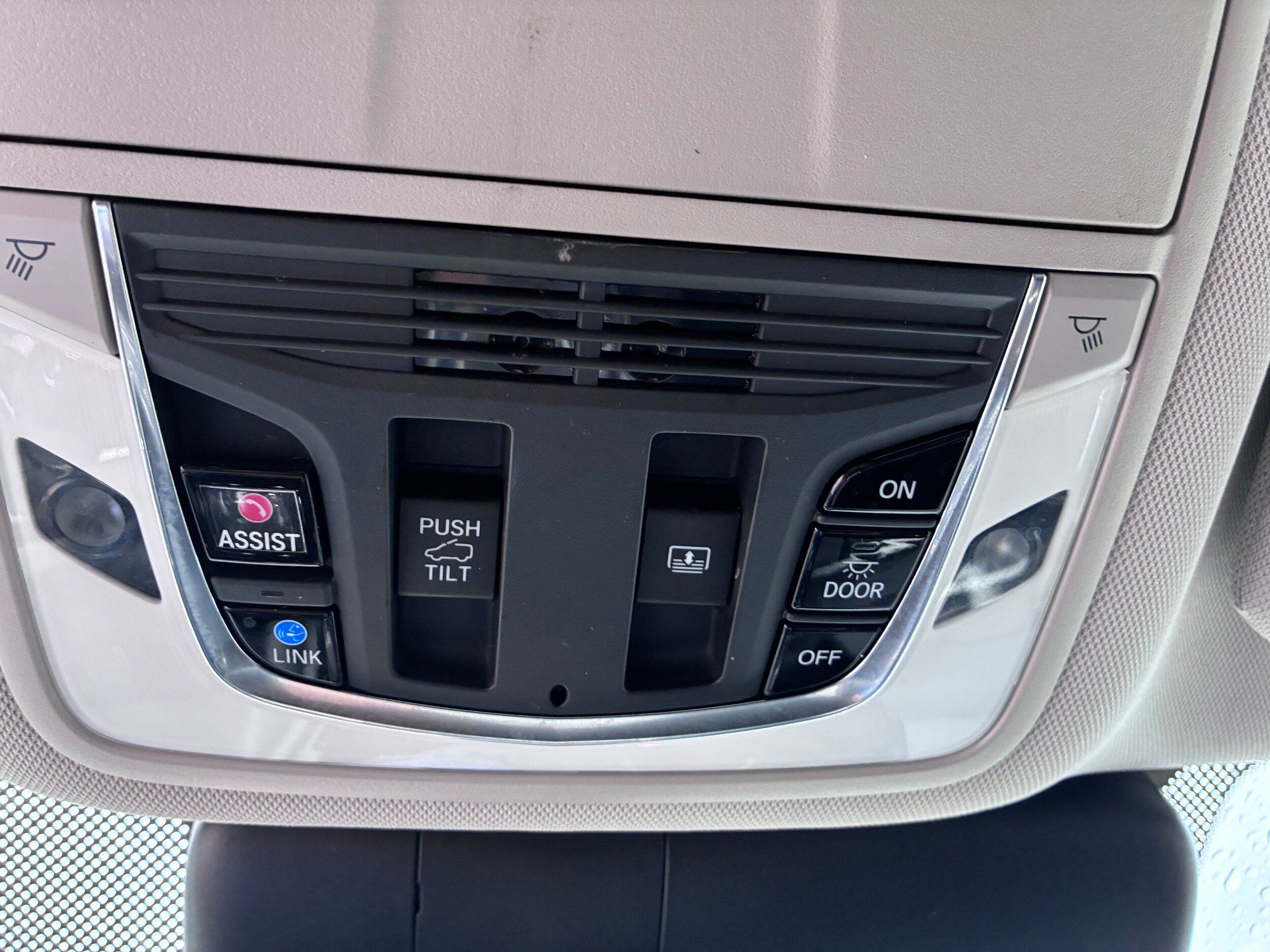 Used 2020 Acura RDX w/ Technology Package AWD/4WD image 19