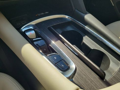 Used 2023 Buick Enclave Avenir w/ Avenir Technology Package image 32