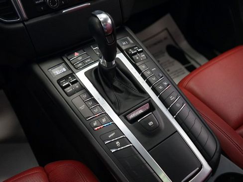 Used 2015 Porsche Macan S w/ Premium Package Plus image 42