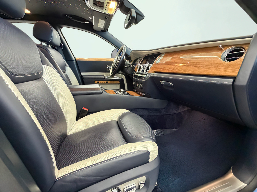 Used 2019 Rolls-Royce Ghost RWD image 39