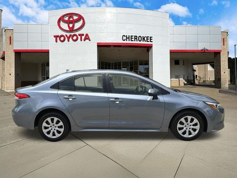 Used 2023 Toyota Corolla LE FWD image 4