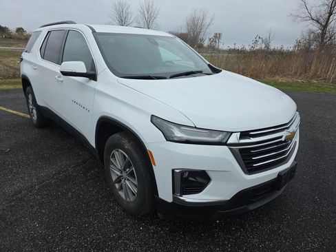 Used 2023 Chevrolet Traverse LT image 3