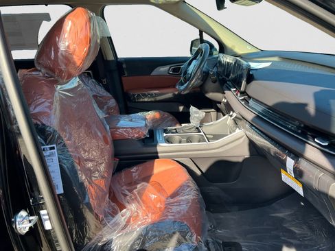 New 2026 Kia Carnival EX image 16