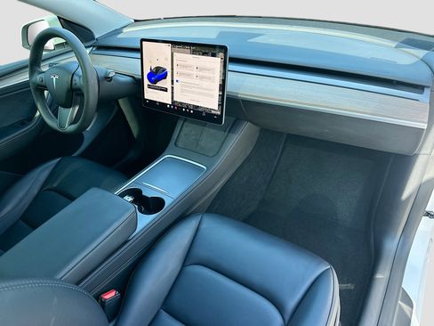 Used 2023 Tesla Model Y Performance image 34