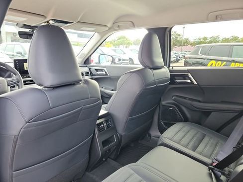 New 2026 Mitsubishi Outlander SE FWD image 14