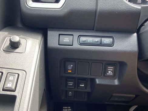 Used 2025 Nissan Frontier SV w/ SV Convenience Package AWD/4WD image 28