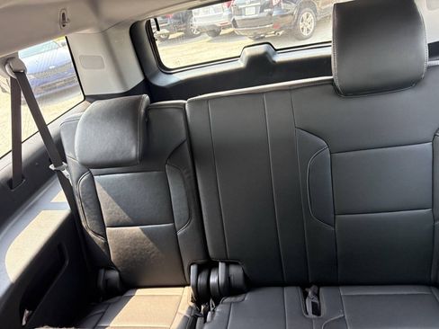 Used 2020 Chevrolet Suburban LT RWD image 18