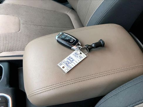 Used 2020 Hyundai Santa Fe SEL w/ Cargo Package image 13