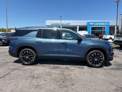 New 2026 Chevrolet Traverse LT w/ Sun and Wheel Package FWD image 2