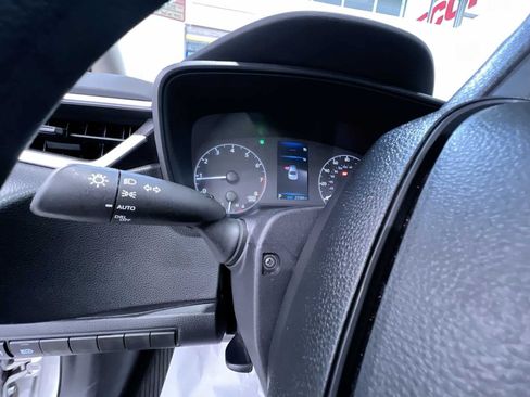 Used 2025 Toyota Corolla LE FWD image 18