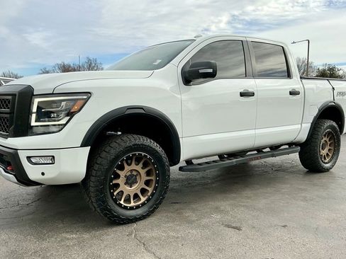 Used 2021 Nissan Titan PRO-4X w/ Pro-4x Convenience Package image 7