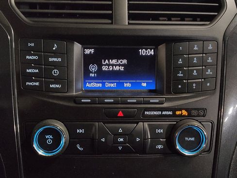Used 2019 Ford Explorer XLT image 25