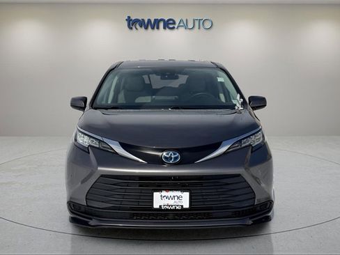 Used 2021 Toyota Sienna LE image 8