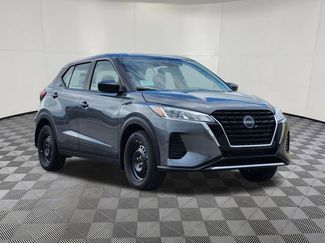 New 2025 Nissan Kicks Play S video 2