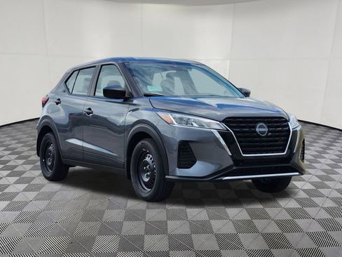 New 2025 Nissan Kicks Play S image 2