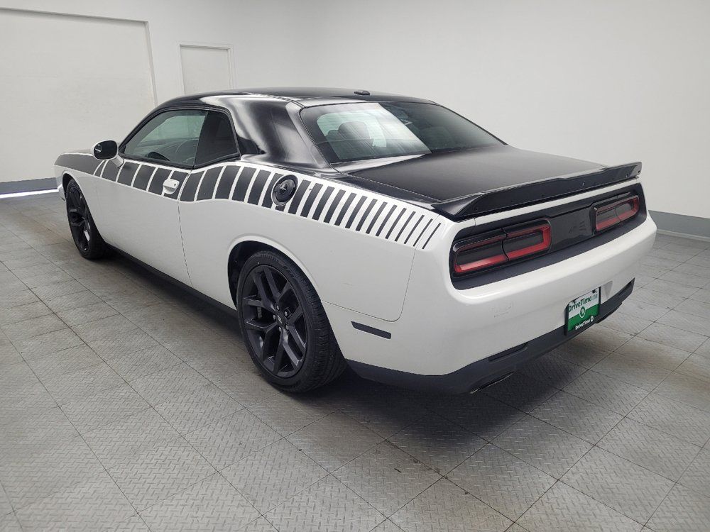 Used 2019 Dodge Challenger SXT w/ Blacktop Package RWD image 5