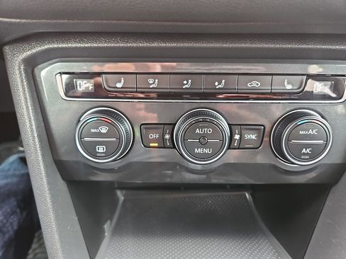 Used 2018 Volkswagen Tiguan SE w/ 3rd Row Seat Package image 30