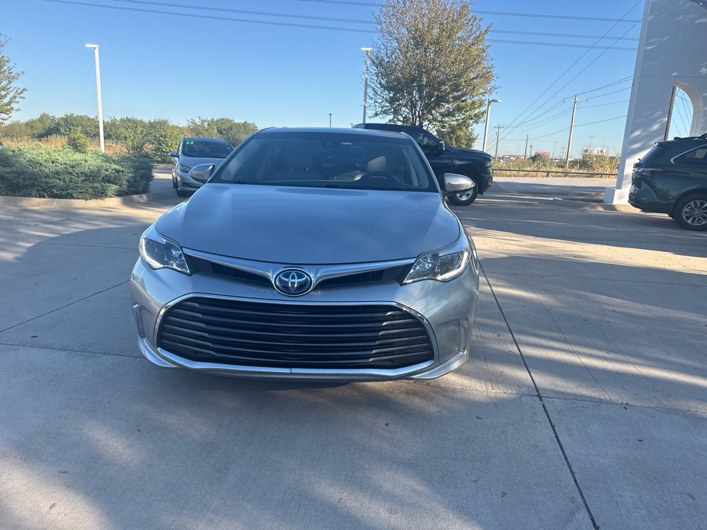 Used 2018 Toyota Avalon Limited FWD image 3