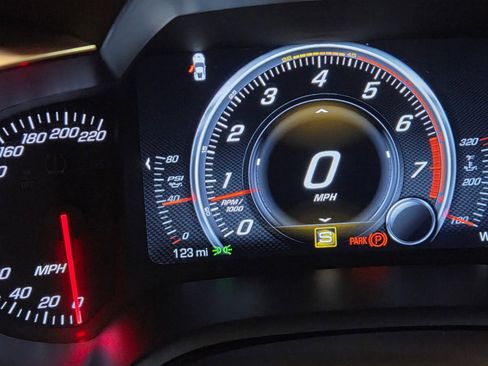 Used 2015 Chevrolet Corvette Z06 w/ 2LZ Preferred Equipment Group image 4