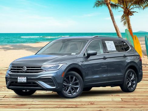Used 2022 Volkswagen Tiguan SE image 2