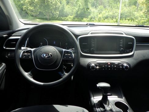 Used 2020 Kia Sorento AWD V6 image 22