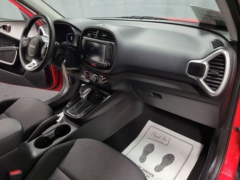Used 2023 Kia Soul LX image 22