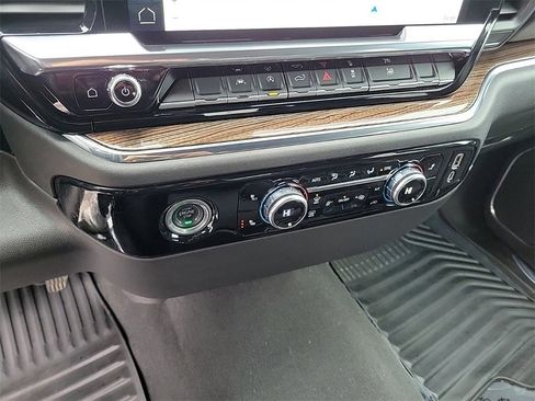 Used 2024 GMC Sierra 1500 Elevation image 27