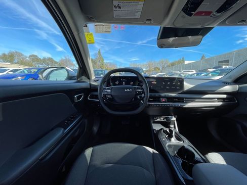 Used 2025 Kia K4 LXS image 33