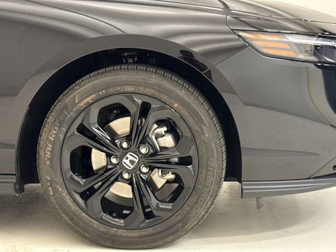 Certified 2025 Honda Accord SE image 6