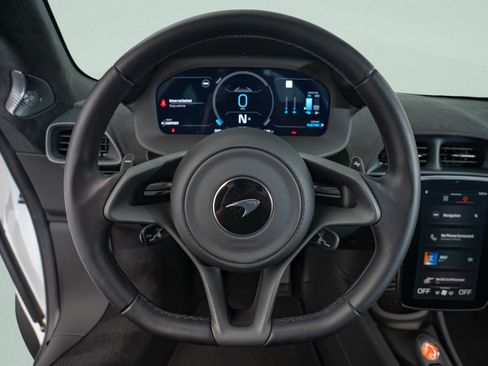 Used 2025 McLaren Artura RWD image 7