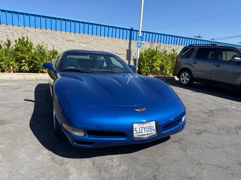 Used 2002 Chevrolet Corvette Coupe w/ Preferred Equipment Group2 RWD image 4