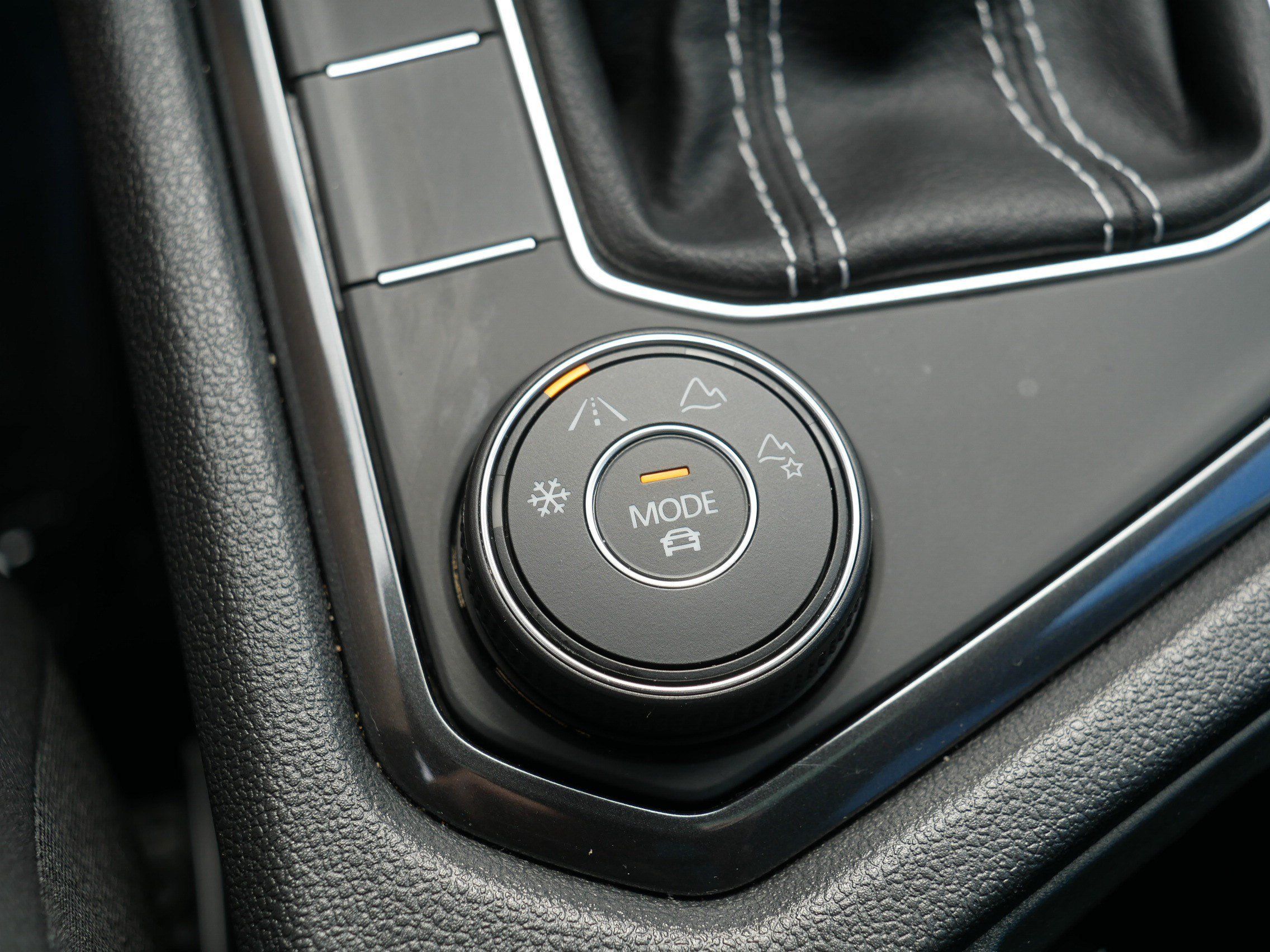 Used 2023 Volkswagen Tiguan SE R-Line AWD/4WD image 32