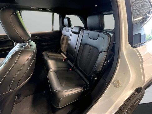 Used 2023 Jeep Grand Cherokee Altitude AWD/4WD image 23